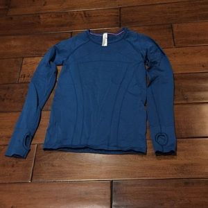 Long sleeved Ivivva girls shirt